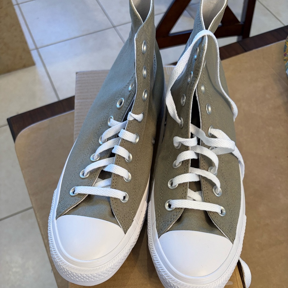 NWT OLIVE GREEN CONVERSE